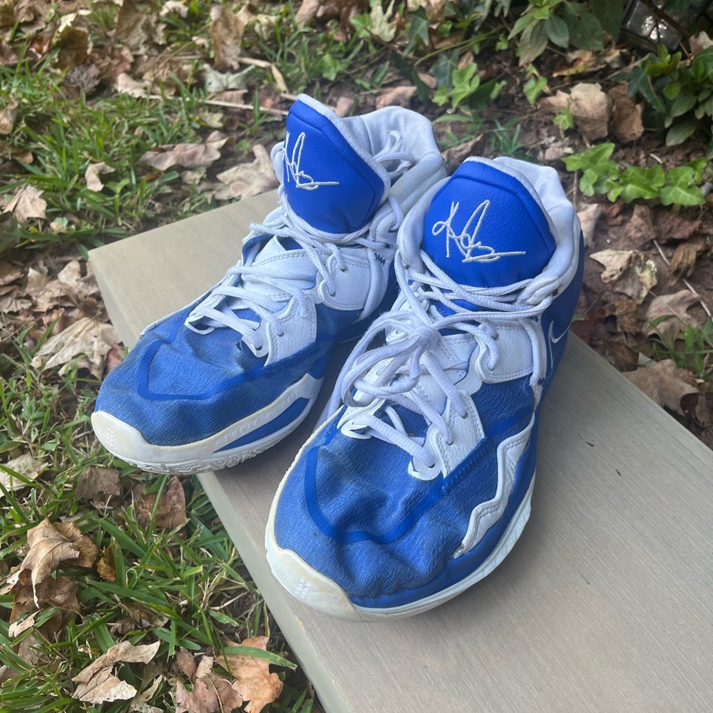 NIKE Kyrie Basketball Blue and White Mens Athletic Shoes. 9.5